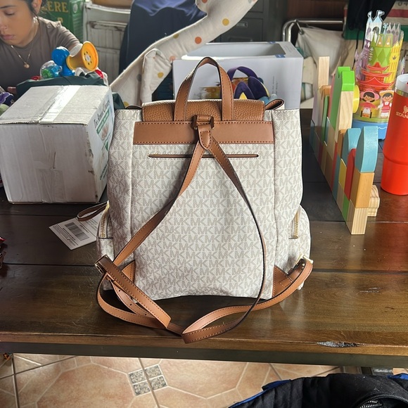 NWT Women’s Michael Kors backpack - Picture 2 of 7